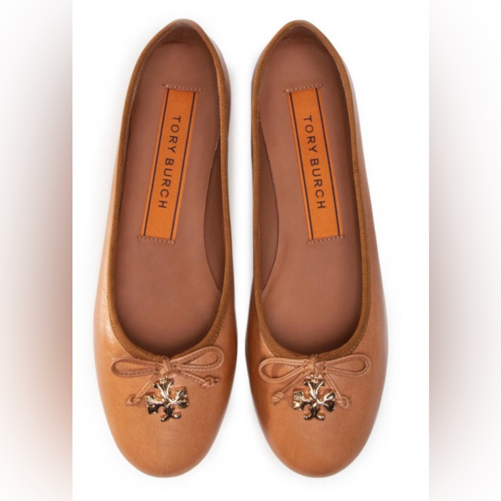 New Season Tory Burch charm ballerina shoes. TAN 100% leather, round toe flats.